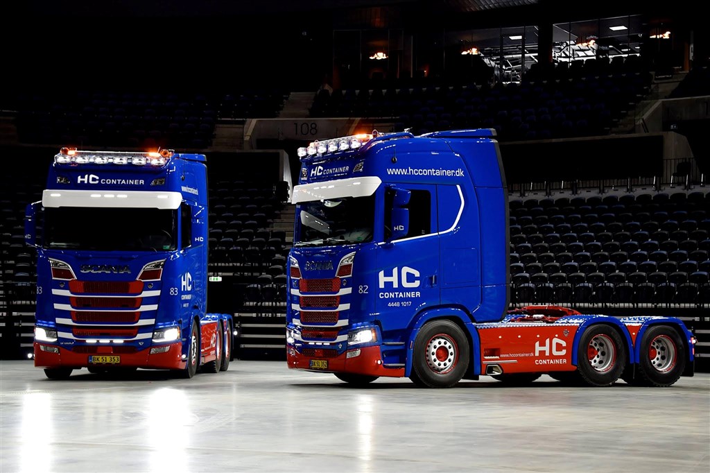 HC Container, som de kendes ude fra de danske veje og stræder. Det sjællandske familiefirma er for andet år i træk hovedsponsor for TCR Denmark.
(Foto: HC Container)